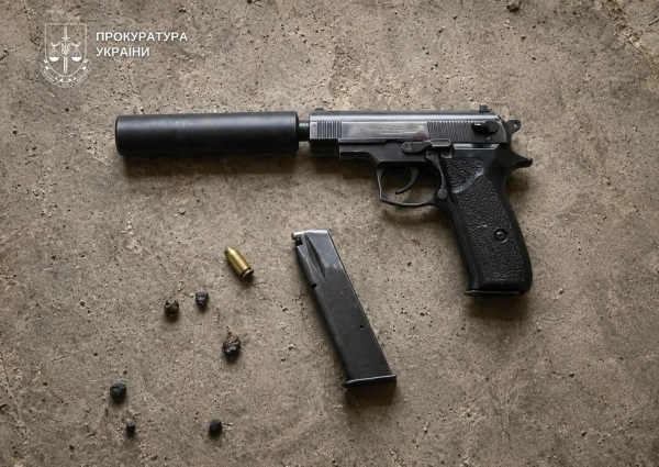 У Києві спіймали чоловіка, який збував зброю через поштові термінали. 6 У Києві спіймали чоловіка, який збував зброю через поштові термінали. 4