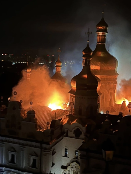 Братство Лаври врятувало стародавні ікони під час ворожої нічної атаки 2