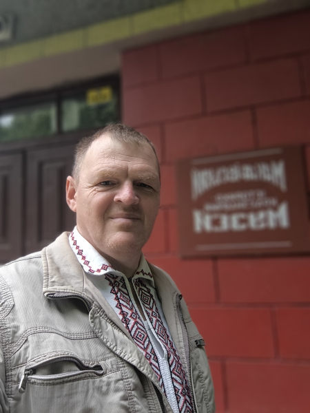 Історія карає за незнання: відверта розмова з Віталієм Гедзем, директором Макарівського музею 44 «Історія — наука, що карає за невивчені уроки». Інтерв'ю з істориком, краєзнавцем, директором Макарівського історико-краєзнавчого музею Віталієм Гедзем - зображення