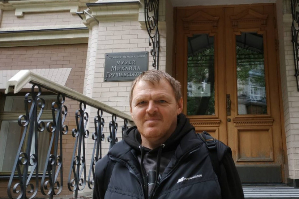 Головна 21 Макарів: Чому кияни втомлені від теми війни, попри готовність слухати – розмова з музейником