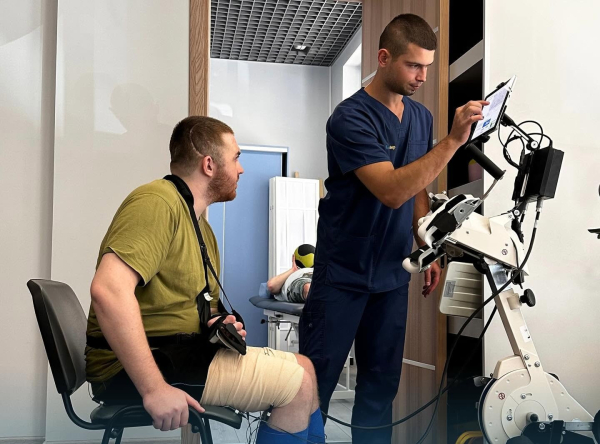 «Війна постійно змінюється, і разом з нею змінюється характер поранень». Інтерв’ю з PR-менеджеркою благодійного фонду Revived Soldiers Ukraine та реабілітаційних центрів NextStep Ukraine Нітою Колесник - зображення