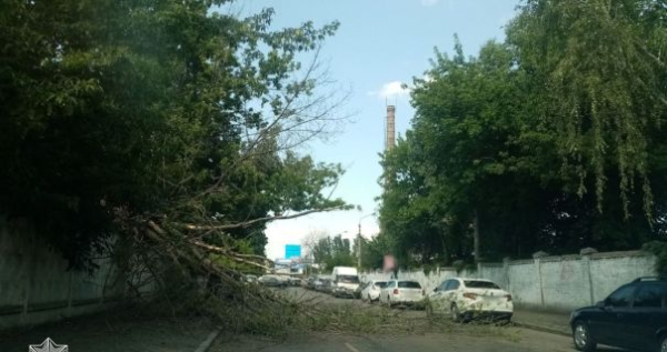 На вулиці Миколи Кравченка в Києві припинено рух для транспорту. 2