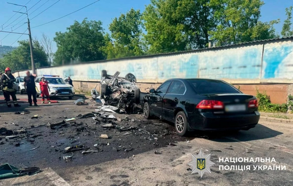 Серйозна аварія зі смертельними наслідками в Києві: 21-річному кермувальнику повідомлено про підозру 10 Серйозна аварія зі смертельними наслідками в Києві: 21-річному кермувальнику повідомлено про підозру 8