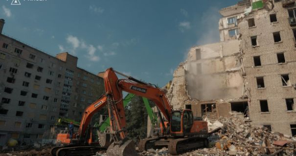 Руйнування в 40 місцях Києва: рятувальники розбирають уламки, кількість поранених збільшилася до 99 5