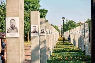 Головна 37 У Деснянському районі Києва відкрито Алею Героїв: причини обурення родичів загиблих новим меморіалом та коментар адміністрації